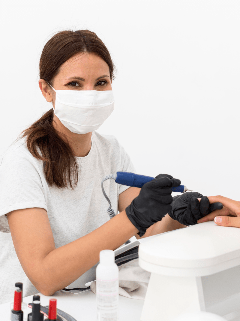 6bbd4038 worker wearing mask nail salon 1 min.png